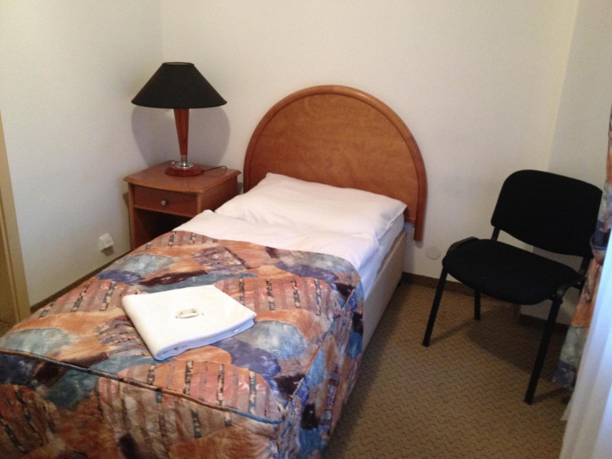 Hotel Chotol Horomerice Екстериор снимка