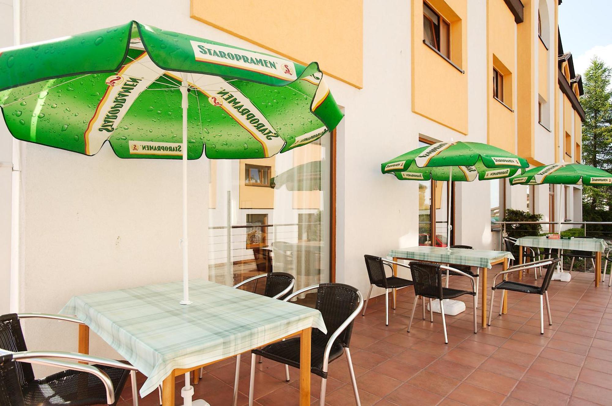 Hotel Chotol Horomerice Екстериор снимка