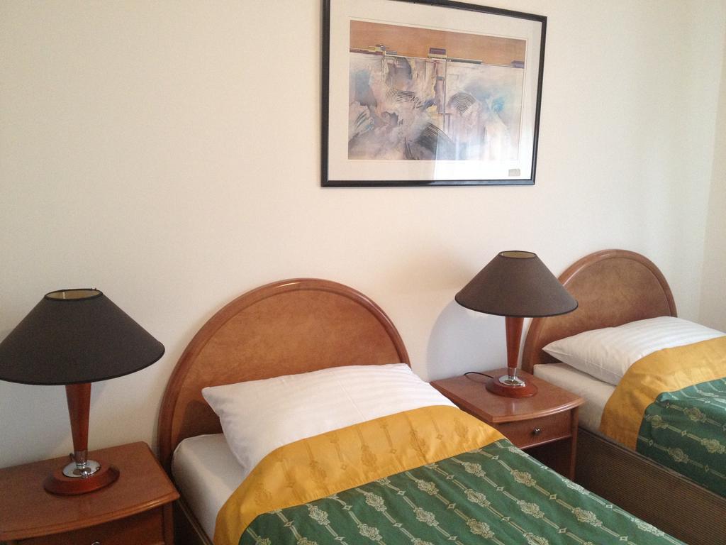 Hotel Chotol Horomerice Стая снимка